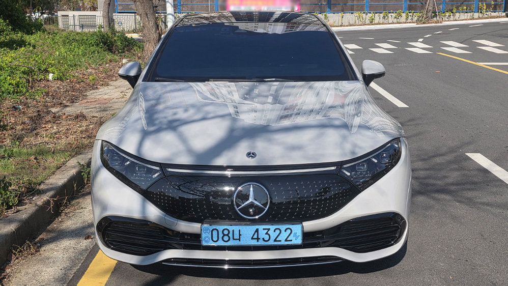 MERCEDES-BENZ EQS - View 1