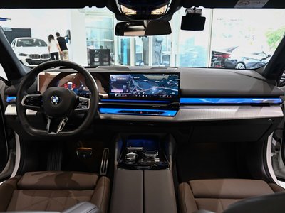 2025 BMW 5 SERIES photo 5