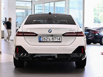 2025 BMW 5 SERIES photo 3