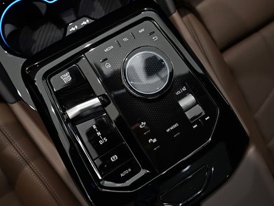 2025 BMW 5 SERIES photo 9
