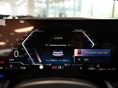 2025 BMW 5 SERIES photo 8