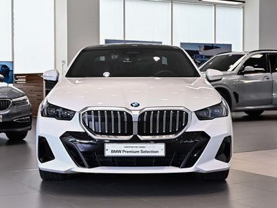 2025 BMW 5 SERIES photo 2