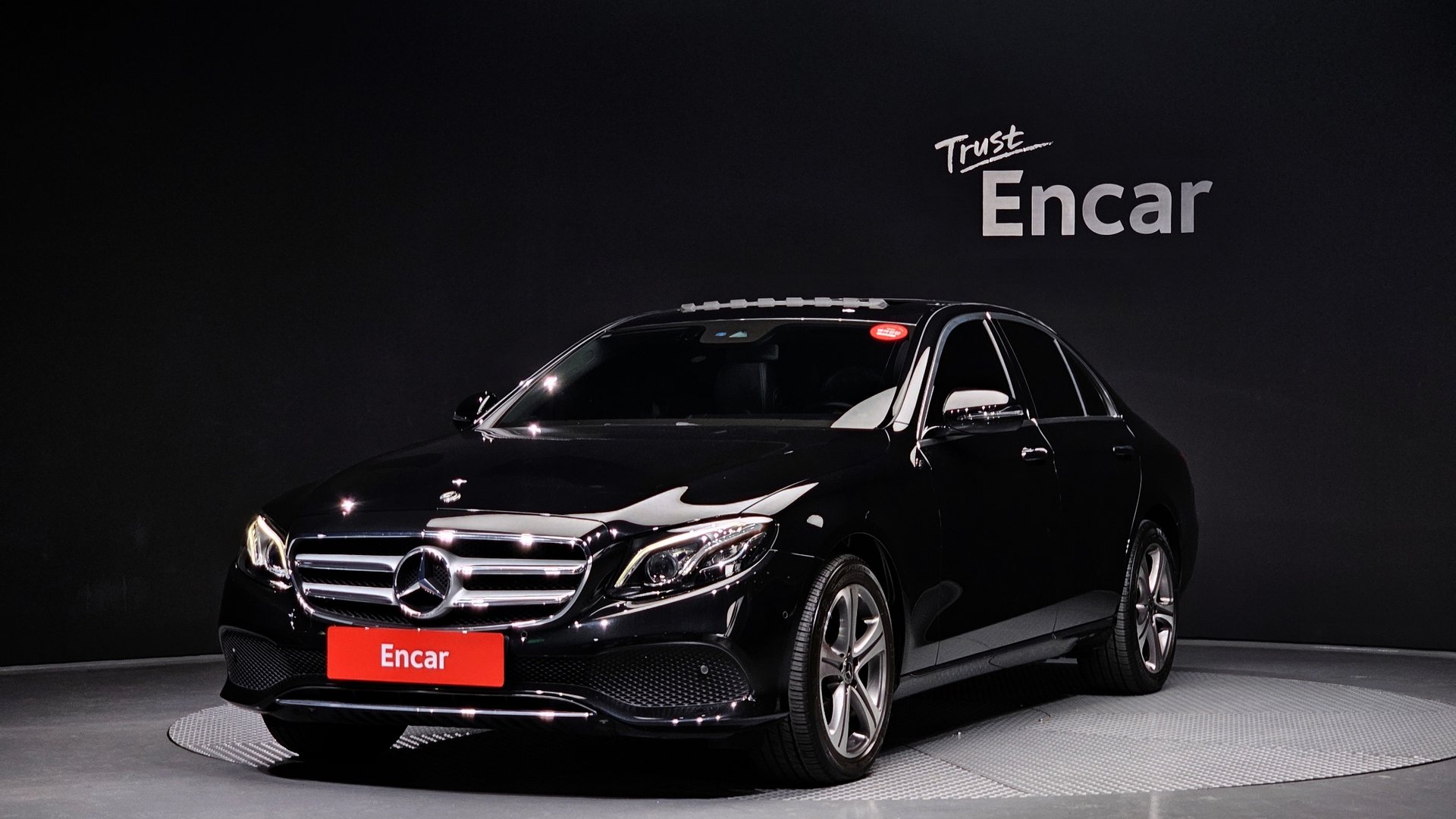 MERCEDES-BENZ E-CLASS - View 1