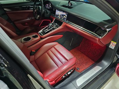 PORSCHE PANAMERA - 10