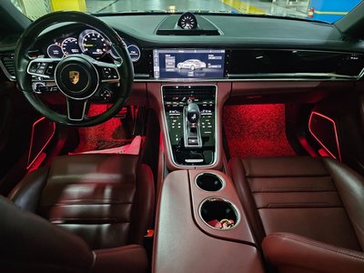 PORSCHE PANAMERA - 4