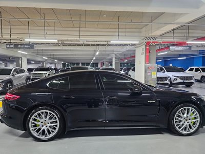PORSCHE PANAMERA - 3