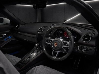 PORSCHE 718 - 8