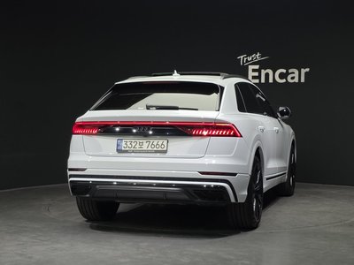 AUDI Q8 - 4
