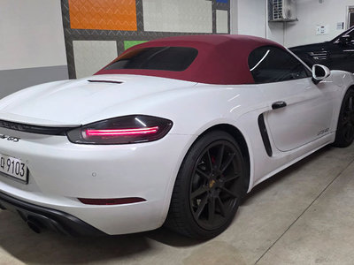 صورة 2 لـ 2021 Porsche 718