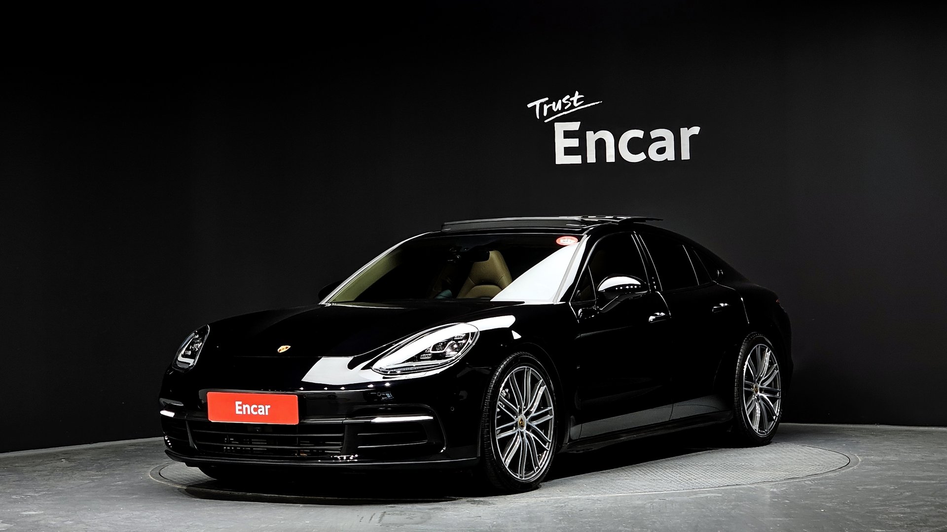 PORSCHE PANAMERA - View 1