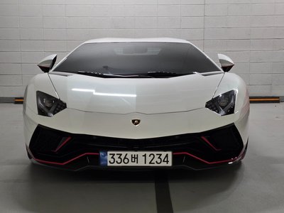 LAMBORGHINI AVENTADOR