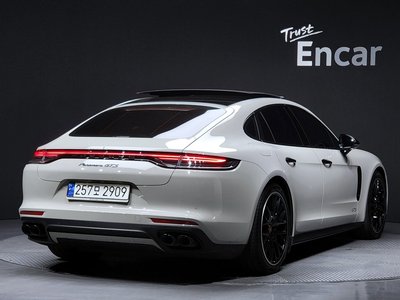 PORSCHE PANAMERA - 3