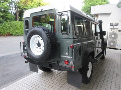 LAND ROVER DEFENDER - 8