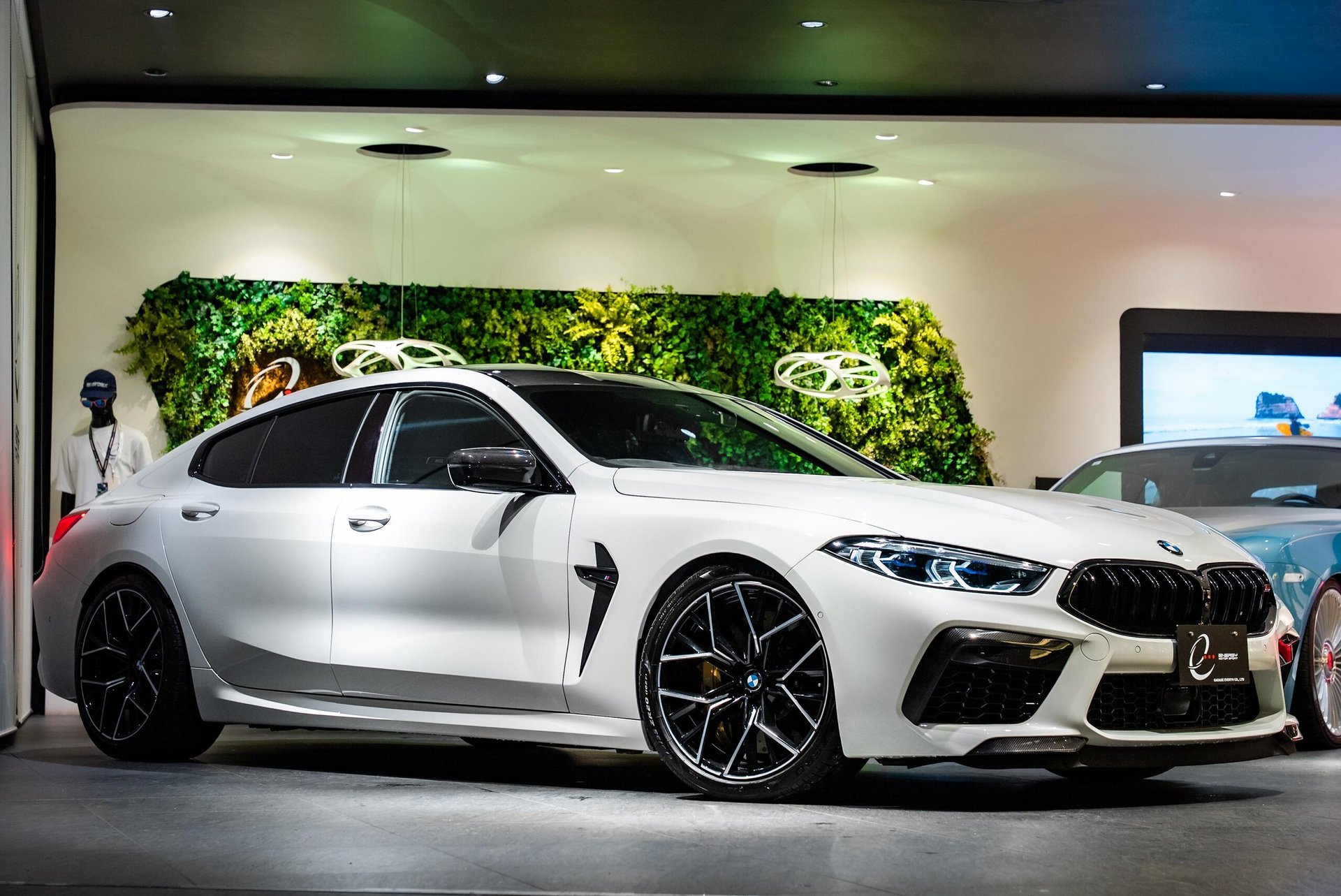 BMW M8 GRAN COUPE - View 1