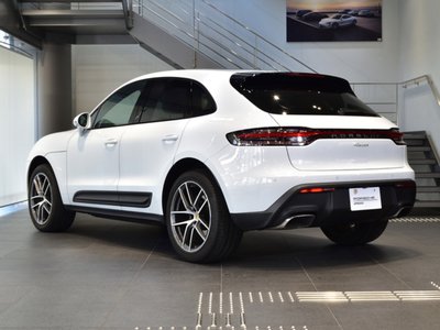PORSCHE MACAN - 3