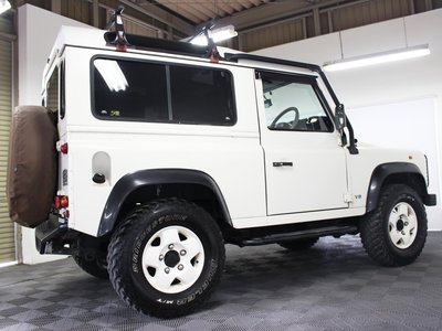 LAND ROVER DEFENDER - 9