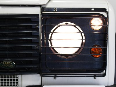 LAND ROVER DEFENDER - 10