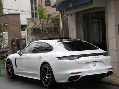 PORSCHE PANAMERA - 8