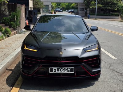 LAMBORGHINI URUS - 2
