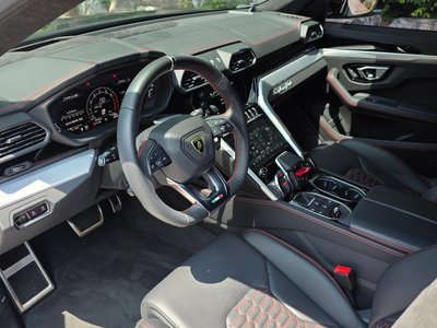 LAMBORGHINI URUS - 4