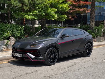 LAMBORGHINI URUS - 1