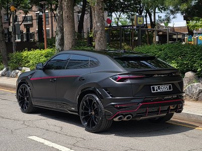 LAMBORGHINI URUS - 5