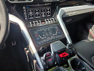 LAMBORGHINI URUS - 9