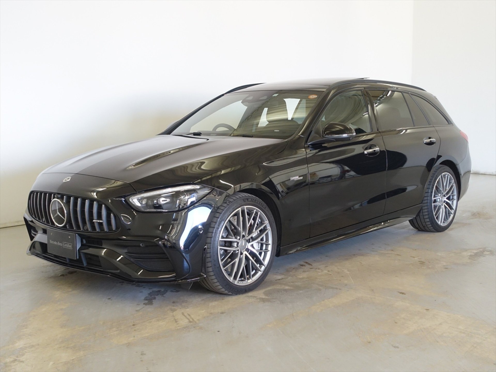 MERCEDES-BENZ C-CLASS WAGON AMG - View 1