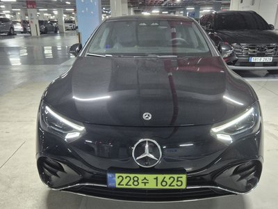 2024 Mercedes-BENZ EQE photo 2