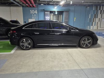 2024 Mercedes-BENZ EQE photo 8