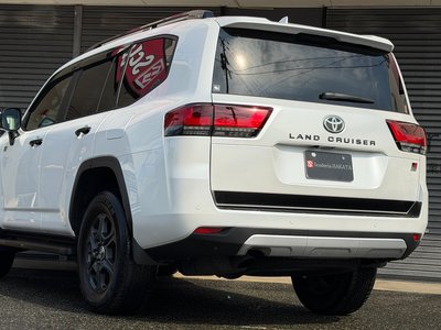 TOYOTA LAND CRUISER 300 - 10