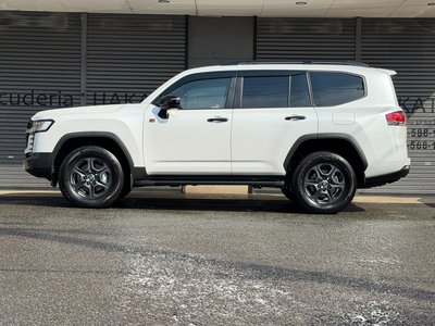 TOYOTA LAND CRUISER 300 - 8