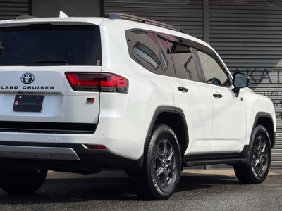 TOYOTA LAND CRUISER 300 - 6
