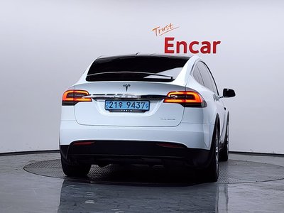 TESLA MODEL X - 4