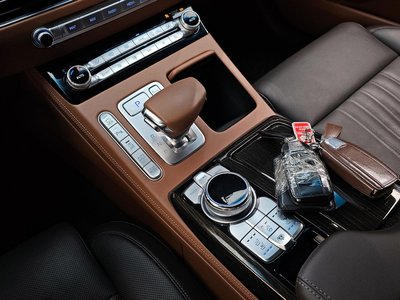 2021 Genesis G90 — фото 9