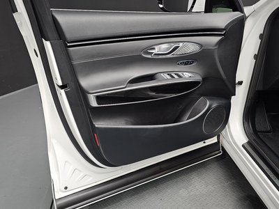 2022 Genesis GV70 — миниатюра 14
