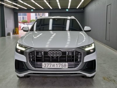 AUDI Q8 - 1