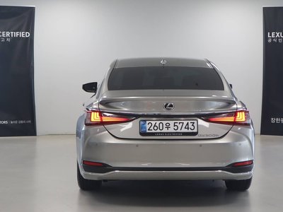 2025 Lexus ES 照片 3