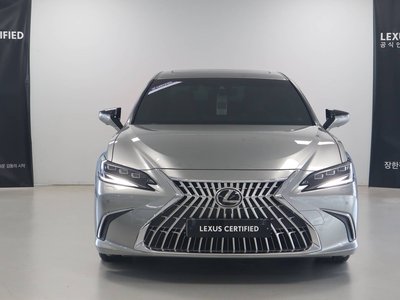 2025 Lexus ES 照片 2