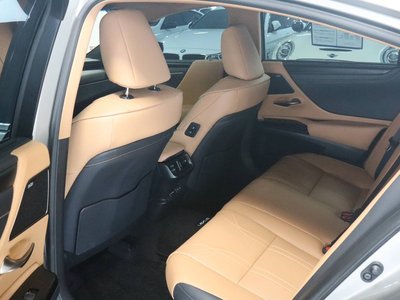 2025 Lexus ES 缩略图 11