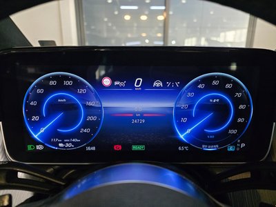 MERCEDES-BENZ EQE - 10