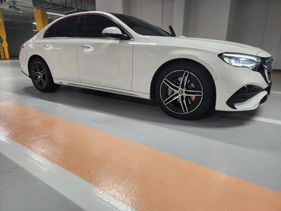 MERCEDES-BENZ E-CLASS - 2