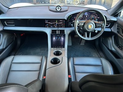 PORSCHE TAYCAN CROSS TURISMO - 2