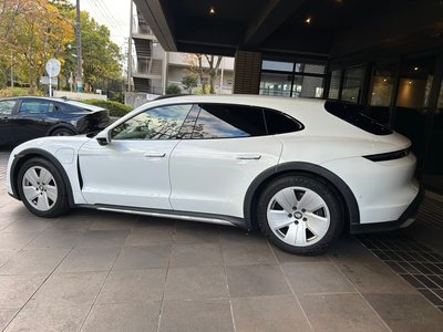 PORSCHE TAYCAN CROSS TURISMO - 8