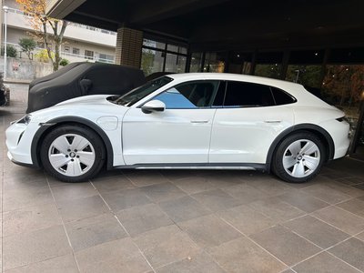 PORSCHE TAYCAN CROSS TURISMO - 3