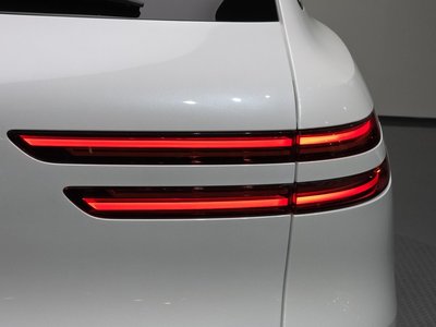صورة 10 لـ 2024 Genesis GV70