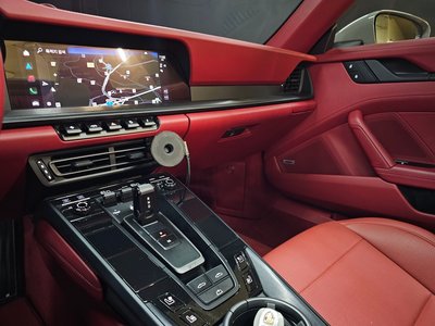 2022 Porsche 911 — миниатюра 14