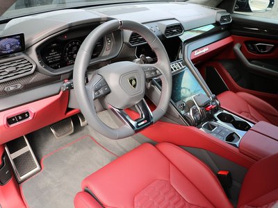 LAMBORGHINI URUS - 6