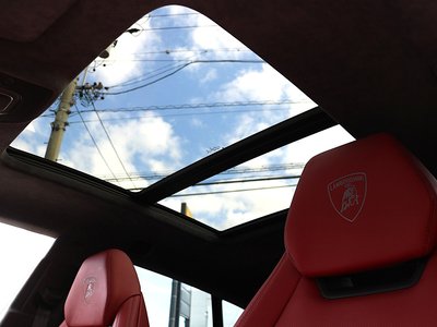 LAMBORGHINI URUS - 10