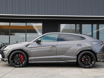 LAMBORGHINI URUS - 3